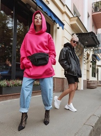 молодежь в худи. модные худи. худи женское 2020 оверсайз. джиджи хадид в худи. стиль с худи мужской.