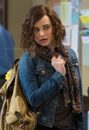 13 причин почему ханна. плачущая ханна бейкер. 13 причин почему ханна бейкер. кэтрин лэнгфорд 13 причин. кэтрин лэнгфорд 2023.