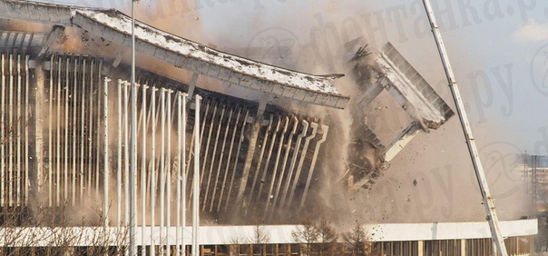 обрушение скк. концертный зал обрушился спб. обрушение скк в санкт петербурге видео. видео обрушения в петербурге. скк питер рухнула крыша.