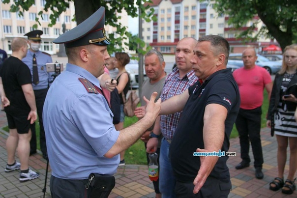 Помните тот жуткий разбой в Ганцевичах Так вот, после выхода из изолятора ганцевичский корреспондент (Сергей Багров) обнаружил, что с его фотика были удалены все снимки, сделанные во время